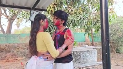 வேலைக்காரி முகத்தில் ஹோலி பூசி பிலால் மூடில் செஸ் செய்தேன்
