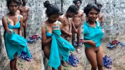 தமிழ் நாடு கிராமத்து ௧௮யர் டீன் பெண் த்ரீசொமே ஓல் சாப்டுறே