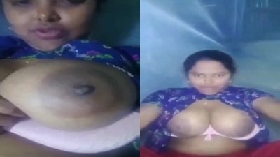 ஆண்ட்டி போன் செஸ் டாக் பண்ணும்போது முலை காட்டுகிறாள்