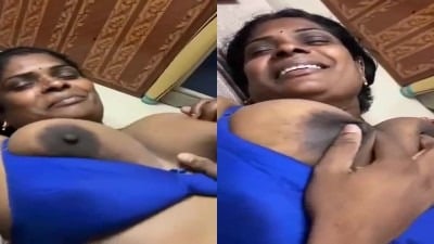 மதுரை ஆண்ட்டி ப்ளூ கலர் ப்ரா கழட்டி செஸ் செய்கிறாள்