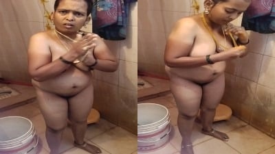 தமிழ் ஆஂடீ ந்யூட் குளியல் வீடியோ எடுக்க விடுகிறாள்