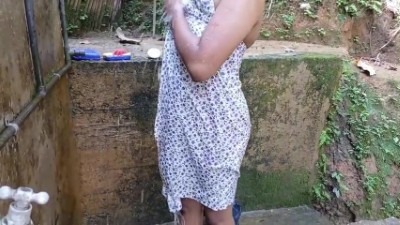 தென்காசி கிராமத்து நாட்டுக்கட்டை பெண்ண குளியல் வீடியோ