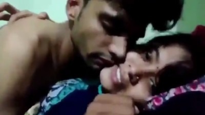 அண்ணி மீது படுத்து கூதி குத்து போடும் கொழுந்தன்