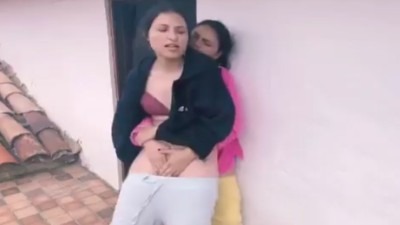 லெஸ்பியன் தோழிகள் வுட்டூர் புண்டை ஊழ் பேணும் காட்சி