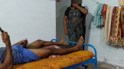 அம்மா மகன் உடன் ௬௯ பிலௌஜுபி பனி சாறி புகக் பண்ணுகிறாள்