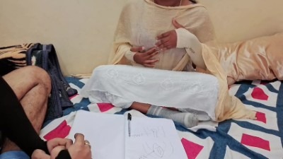 அறீர் எக்ஸாம் லேடி கூட டுய்ட்டின் டீச்சர் செஸ் செய்கிறார்