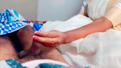 விபெ பிரஸ்ட் நிஃத்தில் சஹ்ய கணவன் சுன்னியை தடவி ஓக்கிறாள்