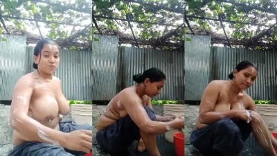 கிராமத்து நிஷா அக்கா கொழுத்த முலை குளியல் போடுகிறாள்