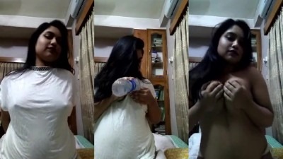லேடீஸ் ஹாஸ்டல் கேர்ள் வெட் பூப்ஸ் செஸ் பிலே பண்ணும் மாம்ஸ்