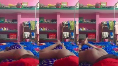 ஸ்டேப் சிஸ்டர் ஹலஃ நுதே பொசிஷனில் ட்ரெம்மல் செஸ் பண்ணுகிறாள்